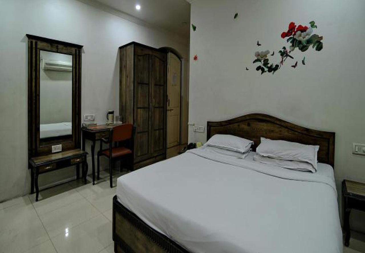 Hotel Ritz Pune Exterior foto